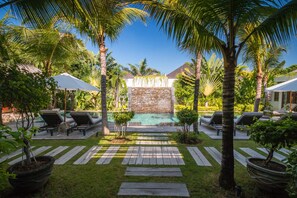 Property grounds - Luxury 12 Bedroom Villa With Private Pool, Bali Villa 2081 (Seminyak)