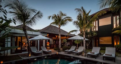 Luxury 12 Bedroom Villa With Private Pool, Bali Villa 2081