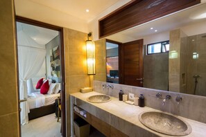 Villa (1 Bedroom) | Badeværelse | Hårtørrer, Shampoo