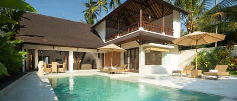 Villa (4 Bedrooms) | Front of property