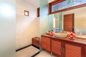 Villa (2 Bedrooms) | Bathroom - Villa for Rent in Bali 2002 (Manggis)