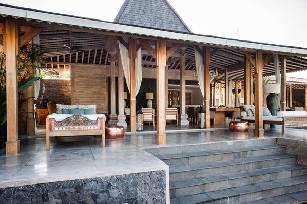 Terrace/patio - Luxury 12 Bedroom Villa With Private Pool, Bali Villa 2027 (Kerobokan)