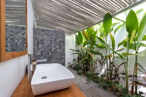Villa (1 Bedroom) | Badezimmer