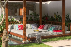 Villa (4 Bedrooms) | Property amenity - Imagine Your Family Renting a Luxury Holiday Villa Close to Seminyaks Main Attractions, Villa Bali 2043 (Seminyak)