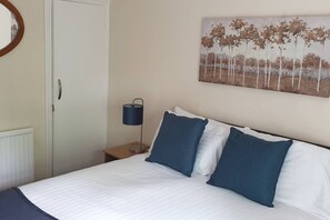 House | 2 bedrooms, iron/ironing board, free WiFi, bed sheets