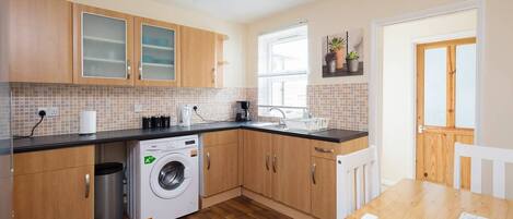 House | Private kitchen | Full-sized fridge, microwave, oven, stovetop