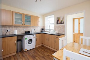 Private kitchen - Ironmonger House (Sittingbourne)