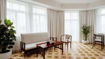 Hypo-allergenic bedding, down comforters, pillowtop beds, minibar