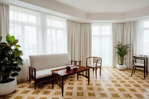 Allergitestet sengetøy, dundyner, senger med overmadrass og minibar