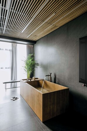 Articles de toilette écologiques, sèche-cheveux, peignoirs, chaussons