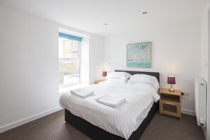 Three-Bedroom House | 3 bedrooms, free WiFi - Sunny Terrace (Maidstone)