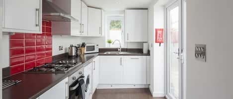 Three-Bedroom House | Private kitchen