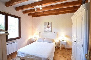 4 chambres, fer et planche à repasser, Wi-Fi