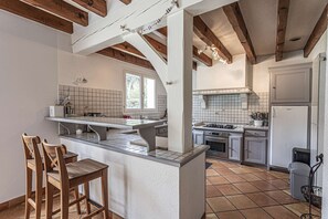 Réfrigérateur, four, plaque de cuisson, lave-vaisselle