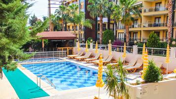 Alberca al aire libre por temporada