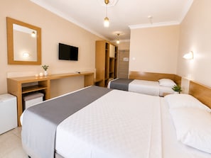 A hotel room with two beds, a TV, a desk with a mirror, and a wardrobe. - Yaman Life Hotel (Alanya)