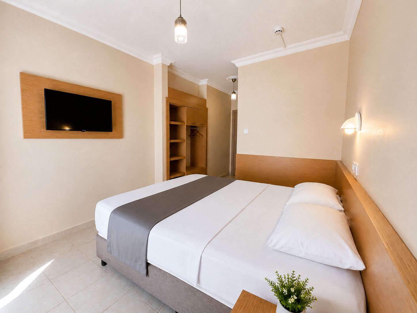 Standard Havuz Manzarali Oda | Minibar, wifi gratis y ropa de cama 