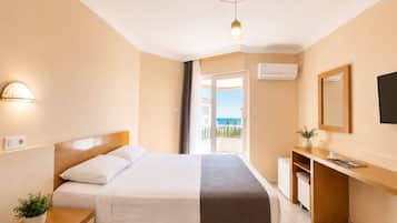 Minibar, free WiFi, bed sheets