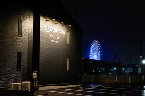 Fachada del alojamiento - Noche