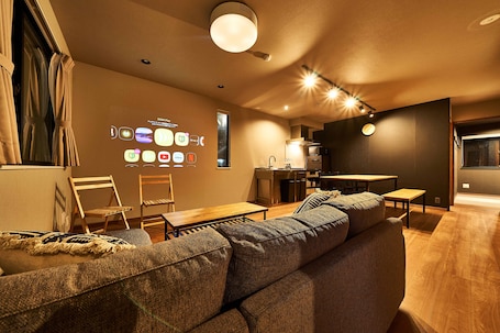 2 habitaciones, escritorio, tabla de planchar con plancha y wifi gratis