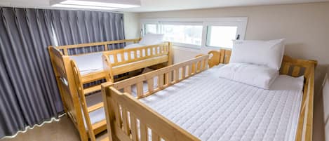 Rideaux occultants, chambres insonorisées, Wi-Fi gratuit