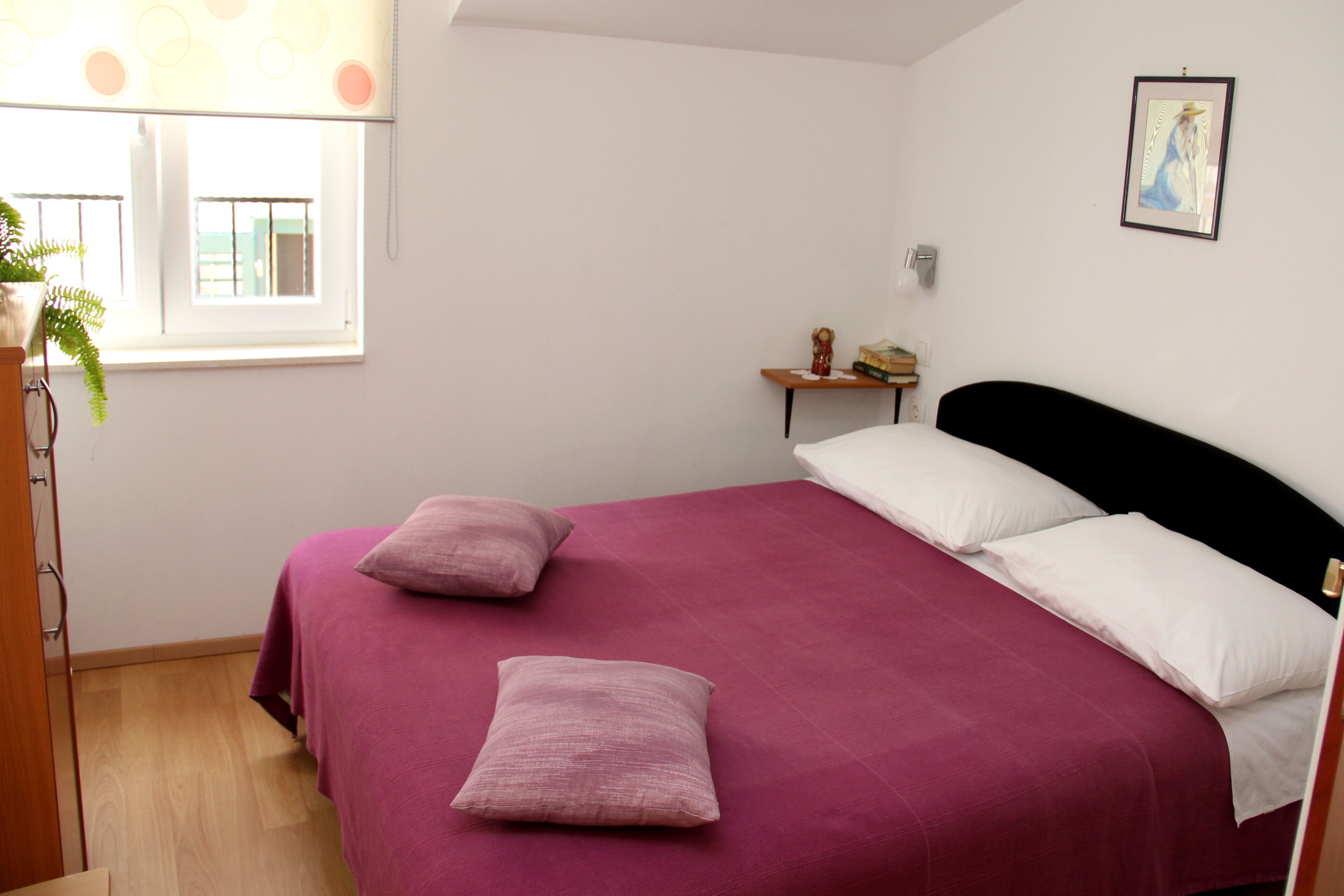 City Apartment | 1 bedroom, desk, iron/ironing board, free cots/infant beds