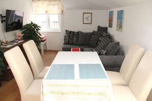 Departamento urbano | Sala de estar | Televisión de pantalla plana 