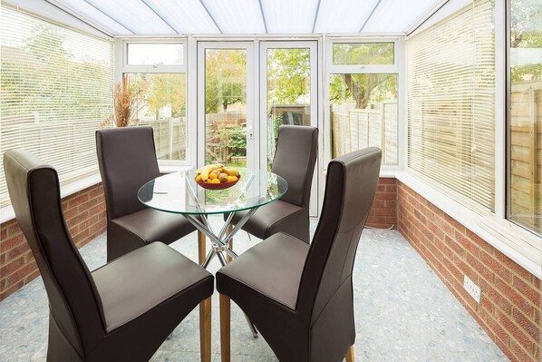 럭셔리 아파트 | 객실 내 식사 공간