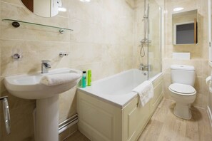 Two-Bedroom Apartment | Bathroom | Free toiletries, hair dryer, towels, soap - The Valley House (Maidstone)