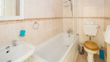 Three-Bedroom Apartment | Bathroom | Free toiletries, hair dryer, towels, soap
