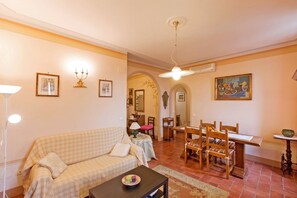 TV, fireplace - Santo Agostino Dream - Wohnung in Cortona (Cortona)