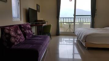 Deluxe Double Room, 1 Queen Bed | Desk, laptop workspace, soundproofing, free WiFi
