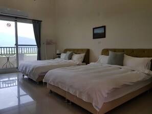 Comfort Quadruple Room, 2 Double Beds, Mountainside | Desk, laptop workspace, soundproofing, free WiFi - 7 Milefog B&B (Yuli)