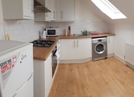 公寓 | 私人厨房 | 大冰箱、微波炉、烤箱、炉灶