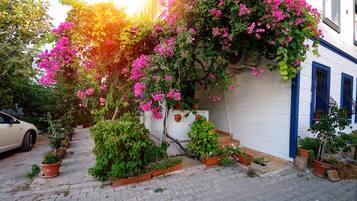 Standard Apartment, 1 Bedroom, Garden Area | Blick vom Balkon