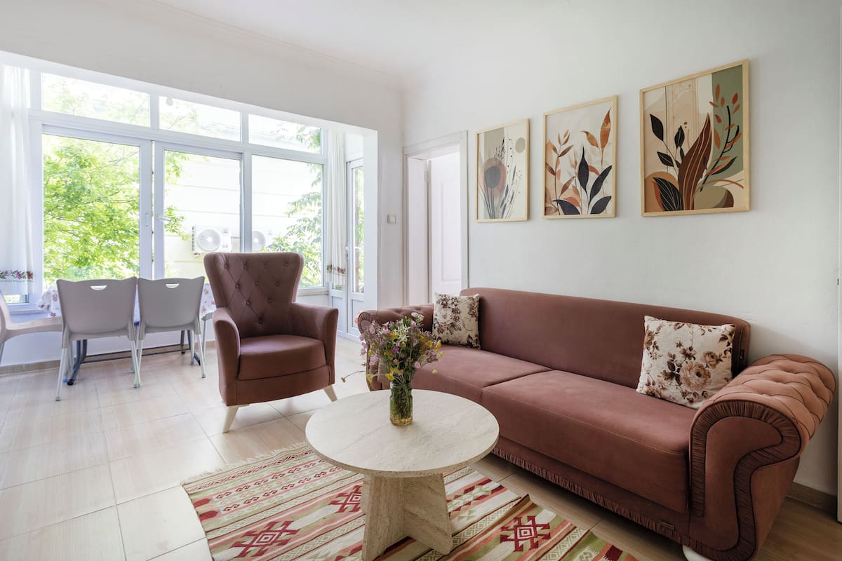 Comfort Apartment | 1 bilik tidur, meja, kalis bunyi, seterika/papan seterika