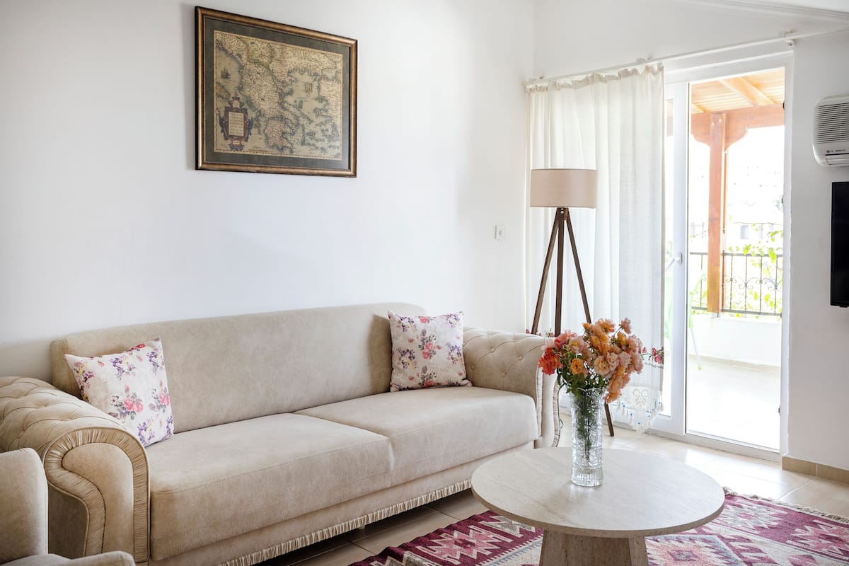 Terrace Apartment, 1 Bedroom, City View | Living room