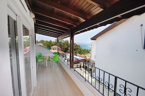 Terrace Apartment, 1 Bedroom, Sea View | Balcon