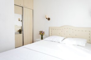 Design Apartment, 2 Bedrooms | Desk, soundproofing, iron/ironing board, free cribs/infant beds - Kaya Apart Datca (Datça)