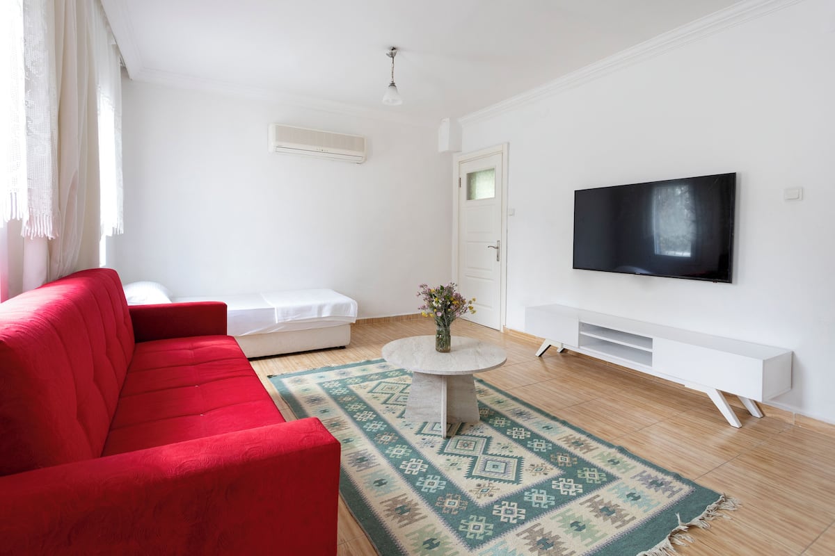 Standard Apartment, 1 Bedroom, Garden Area | Living room