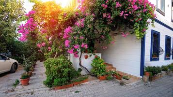 Standard Apartment, 1 Bedroom, Garden Area | Vista balcone