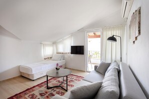 Terrace Apartment, 1 Bedroom, Sea View | 거실 | LED TV