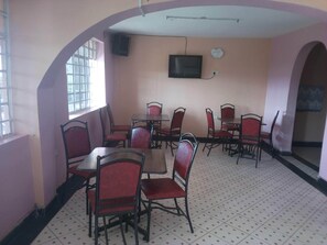 Free daily continental breakfast - King Wise Guest House (Matuu)