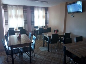 Breakfast, lunch, dinner served; local and international cuisine