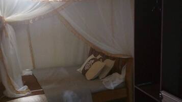 Desk, blackout drapes, free WiFi, bed sheets