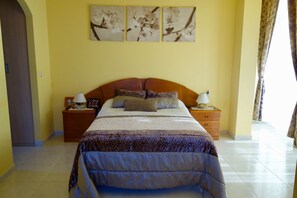 4 Schlafzimmer, Bügeleisen/Bügelbrett, Bettwäsche