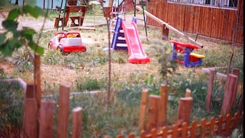 Children’s play area – outdoor