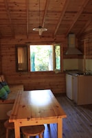 Bungalow, 3 habitaciones, baño privado | Ropa de cama