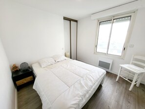 3 bedrooms, WiFi - City Center T3 + Mezzanine Apartment with Garage, Balcony, and Modern Amenities (Les Sables-d'Olonne)