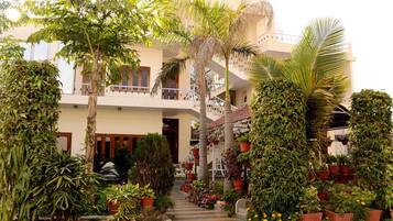 Fachada de la propiedad